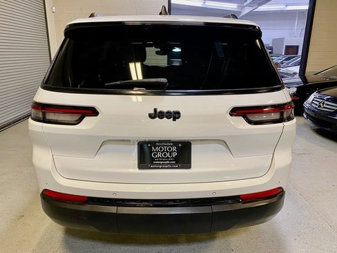 Used 2023 Jeep Grand Cherokee L Laredo RWD image 7