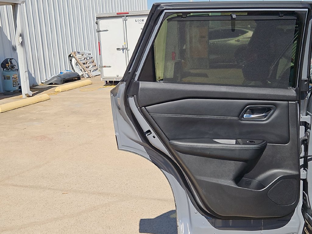 Used 2025 Nissan Rogue SL w/ SL Premium Package FWD image 16