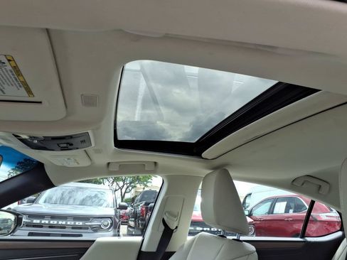 Used 2024 Lexus ES 350 w/ Premium Package FWD image 11