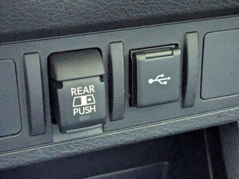 Used 2022 Toyota Tacoma SR5 w/ Technology Package image 22