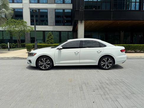 Used 2021 Volkswagen Passat 2.0T SE FWD image 3