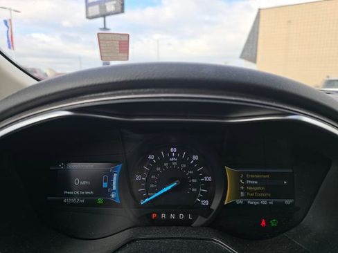 Used 2019 Ford Fusion SE image 18