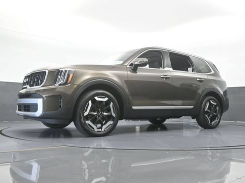 Used 2025 Kia Telluride EX w/ EX Captain's Chair Package FWD image 60
