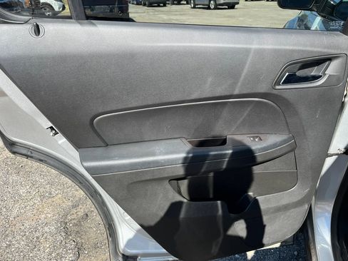 Used 2015 Chevrolet Equinox LT image 12