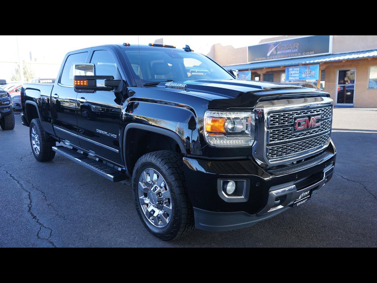 Used 2019 GMC Sierra 2500 Denali w/ Duramax Plus Package AWD/4WD image 1