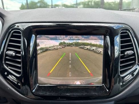 Used 2020 Jeep Compass Limited AWD/4WD image 2
