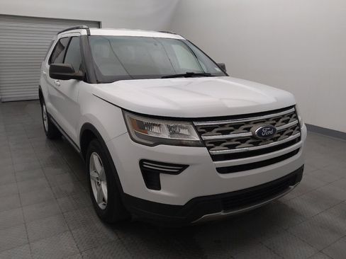 Used 2018 Ford Explorer XLT image 14