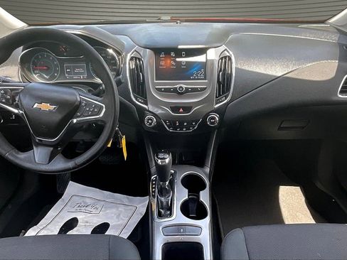 Used 2017 Chevrolet Cruze LT FWD image 7
