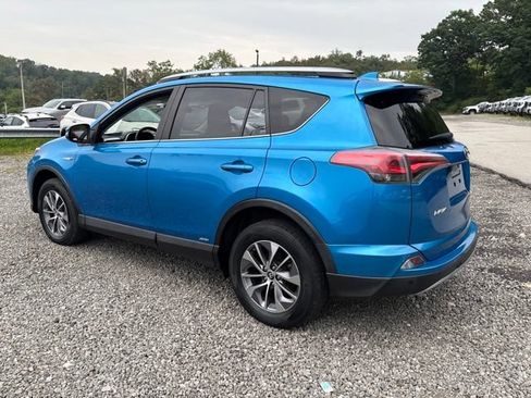 Used 2018 Toyota RAV4 XLE w/ Convenience Package AWD/4WD image 3