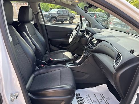Used 2019 Chevrolet Trax LT w/ LT Convenience Package AWD/4WD image 31
