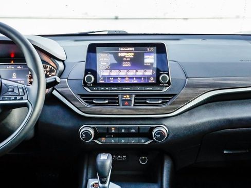 Used 2025 Nissan Altima 2.5 SV image 16