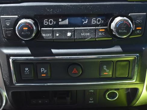 Used 2017 Nissan Titan PRO-4X AWD/4WD image 30