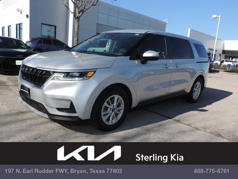 Used 2022 Kia Carnival LX image 1