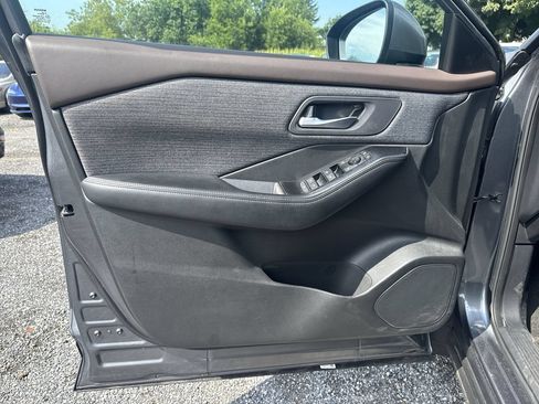 Used 2023 Nissan Rogue SV AWD/4WD image 2
