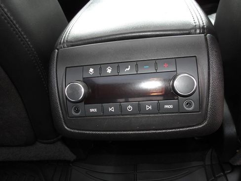 Used 2011 GMC Acadia Denali image 17