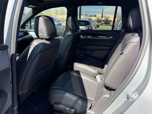 Used 2025 Cadillac XT6 Premium Luxury image 15