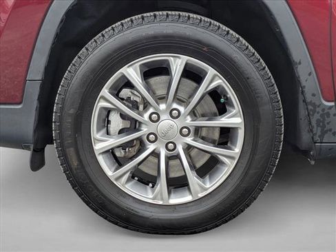 Used 2019 Jeep Cherokee Latitude Plus w/ Cold Weather Group image 22