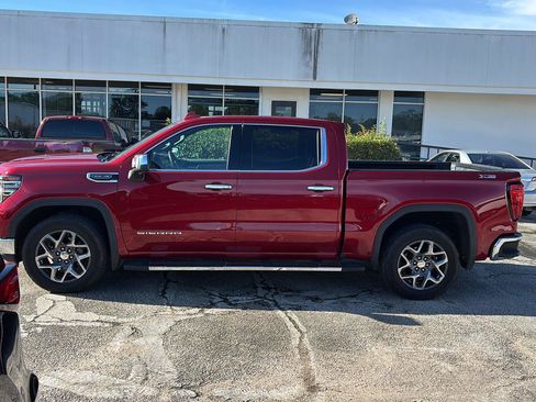 Used 2022 GMC Sierra 1500 SLT w/ SLT Premium Plus Package AWD/4WD image 4