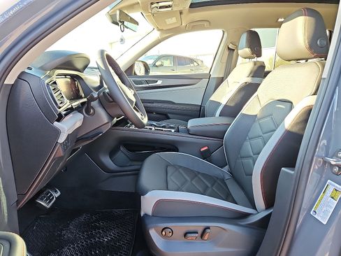 New 2026 Volkswagen Atlas Peak Edition image 11