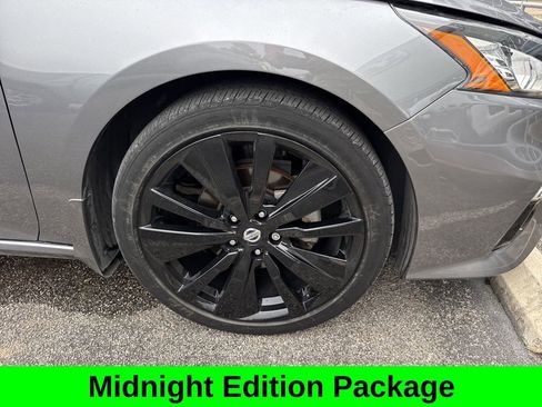 Used 2022 Nissan Altima 2.5 SR w/ Midnight Edition Package image 2