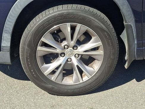 Used 2014 Toyota Highlander XLE AWD/4WD image 8