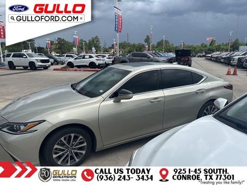 Used 2022 Lexus ES 350 w/ Premium Package FWD image 2