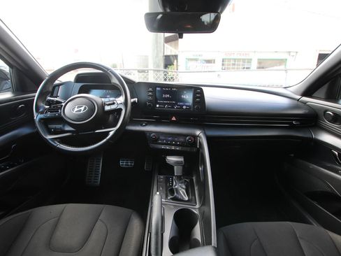 Used 2025 Hyundai Elantra Sport FWD image 13