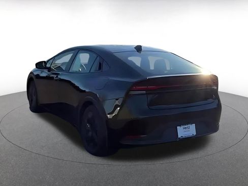 Used 2025 Toyota Prius LE image 3