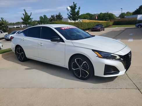 Used 2023 Nissan Altima 2.5 SR FWD image 8