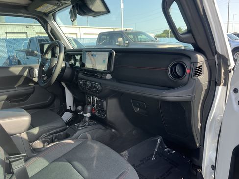 Used 2025 Jeep Wrangler Unlimited Rubicon AWD/4WD image 14