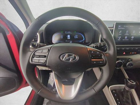 Certified 2025 Hyundai Venue SEL FWD image 19