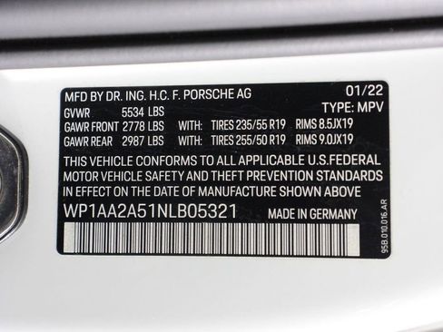 Certified 2022 Porsche Macan image 19