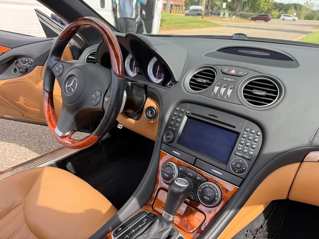 Used 2012 Mercedes-Benz SL 550 image 34