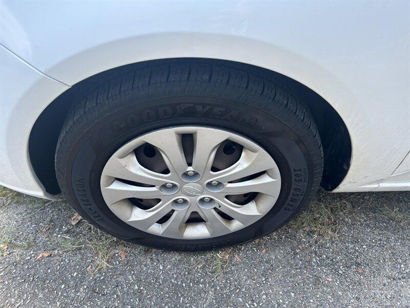 Used 2013 Kia Forte EX FWD image 28
