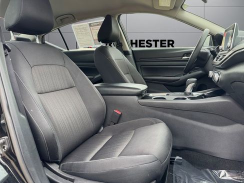 Used 2024 Nissan Altima 2.5 SV FWD image 17