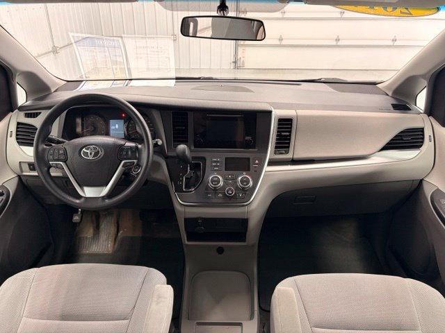 Used 2017 Toyota Sienna L FWD image 12