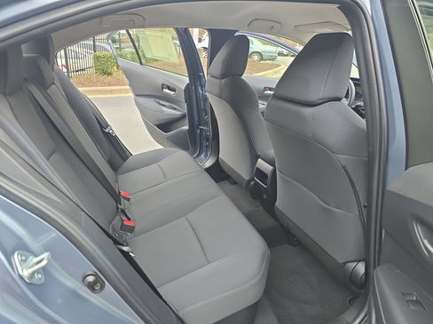 Used 2021 Toyota Corolla LE image 11