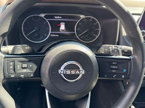 Used 2023 Nissan Rogue SV FWD image 9