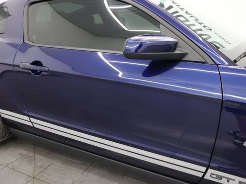 Used 2011 Ford Mustang Shelby GT500 RWD image 25