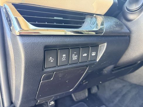 Used 2017 Toyota Avalon Limited w/ Carpet Mat Package FWD image 15