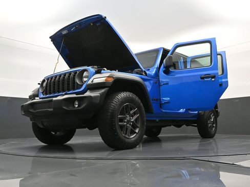 Used 2024 Jeep Wrangler Sport S image 38