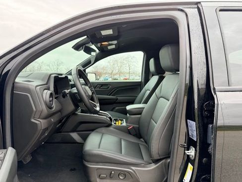 Used 2025 Chevrolet Colorado Trail Boss image 7