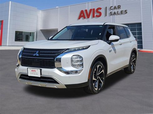Used 2023 Mitsubishi Outlander SE image 1