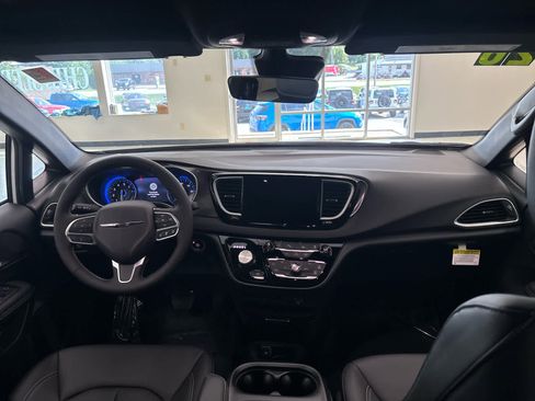 New 2026 Chrysler Voyager LX image 20