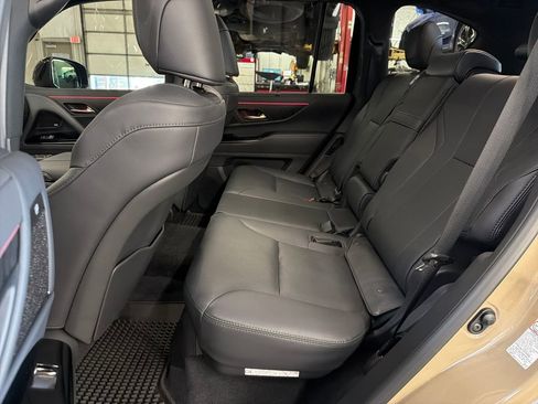 Used 2025 Lexus LX 700h Overtrail w/ Accessory Package (Z1) AWD/4WD image 25