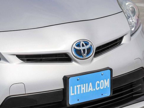 Used 2015 Toyota Prius Two FWD image 5