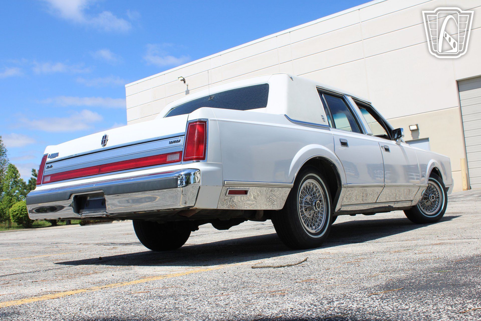 Used 1988 Lincoln Town Car Signature RWD image 15