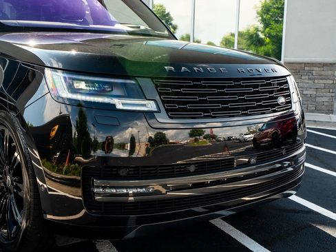 Used 2023 Land Rover Range Rover SE AWD/4WD image 5