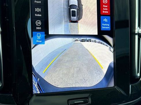 Certified 2025 Volvo XC40 B5 Plus AWD/4WD image 22