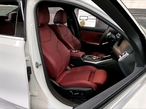 Used 2025 BMW 330i Sedan w/ Convenience Package image 10